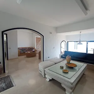 https://apartamento-en-primera-linea-de-playa-galdar.in-canary-islands.com